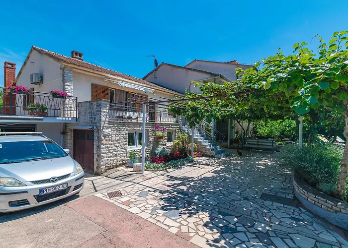 Apartments With A Parking Space Fazana - 18334