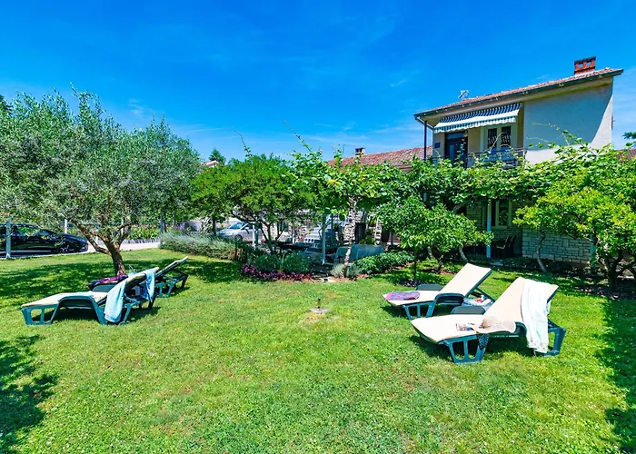 Apartments With A Parking Space Fazana - 18334