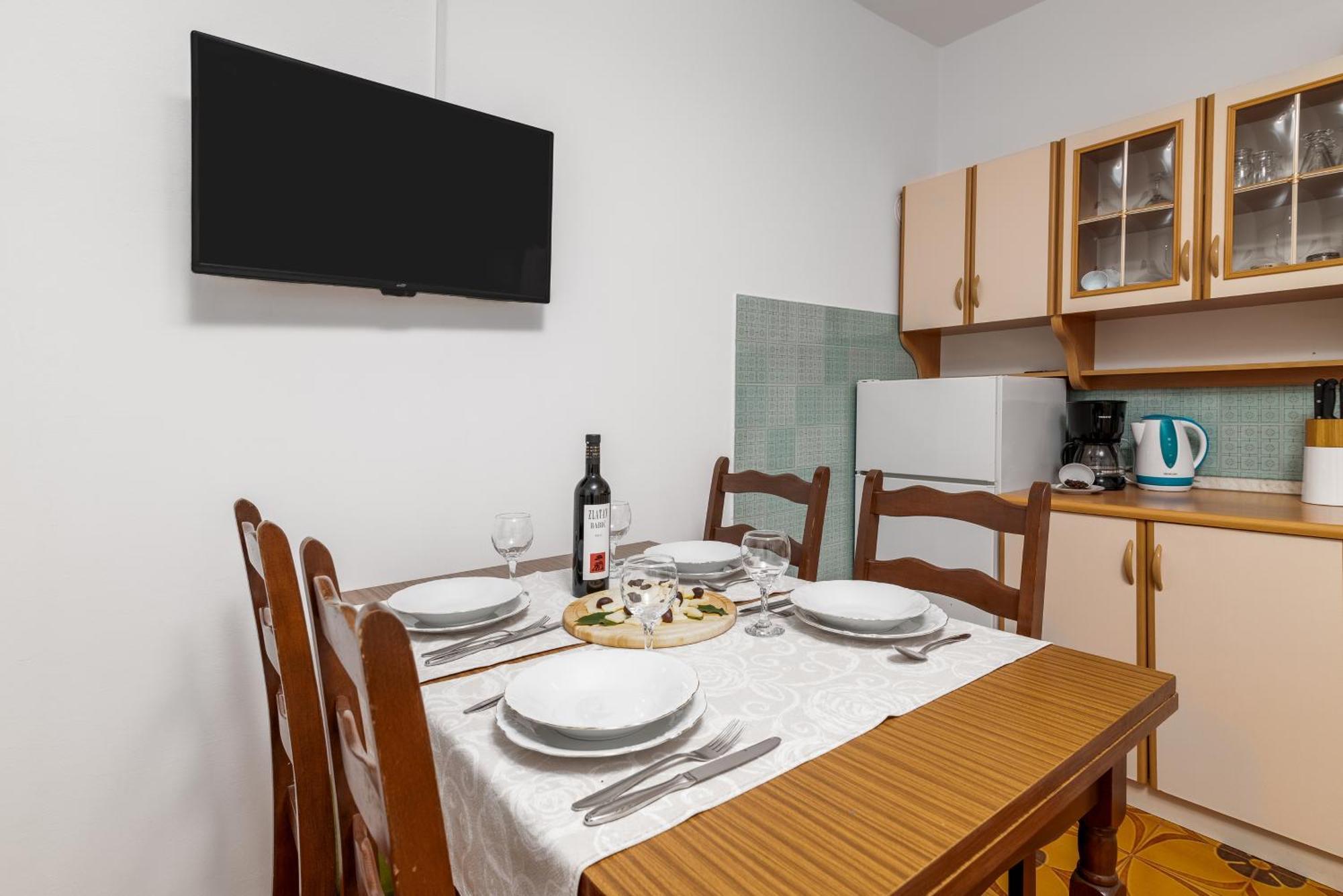Apartment With A Parking Space - 18334 Fazana