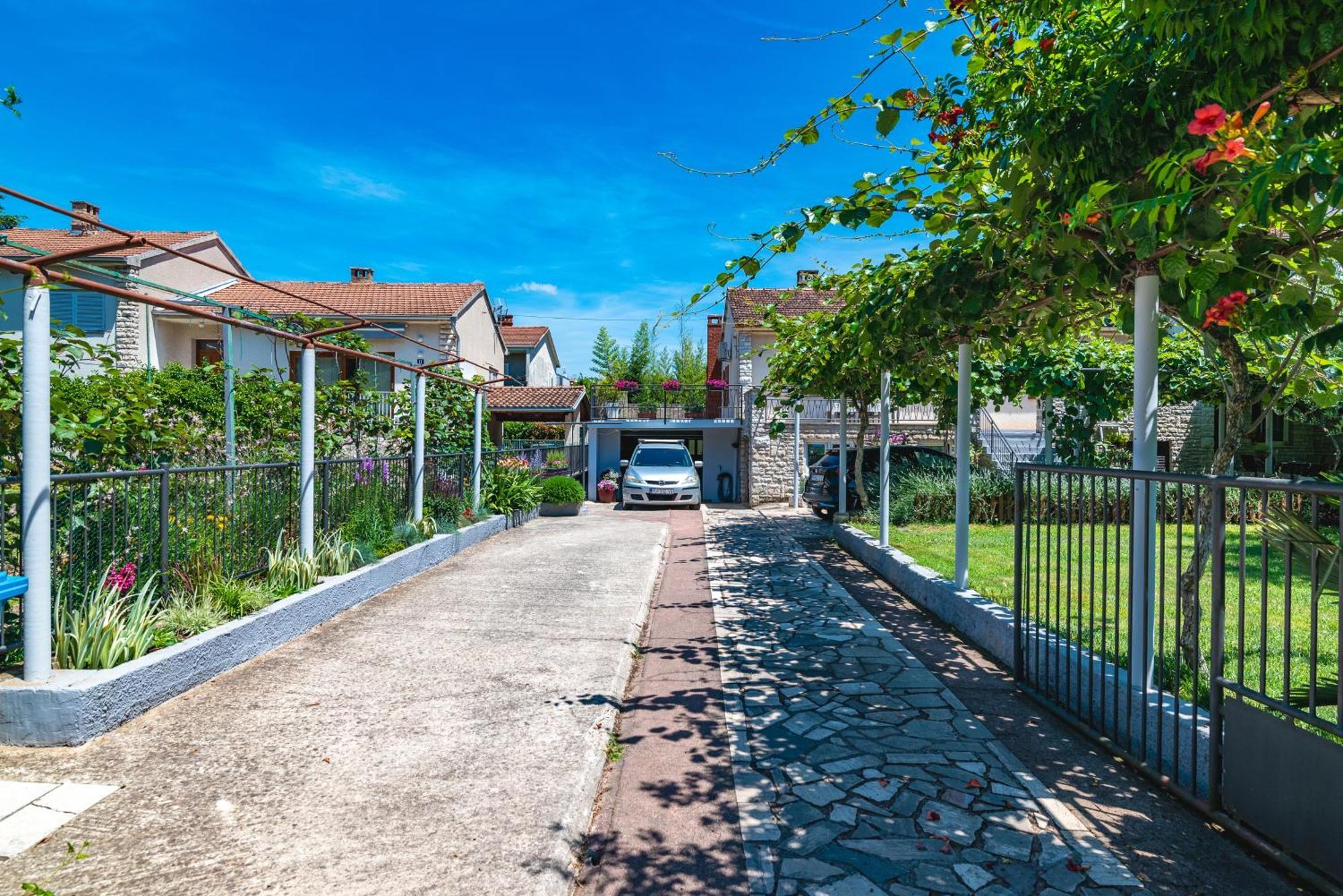 Apartment With A Parking Space - 18334 Fazana