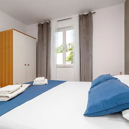 Apartments With A Parking Space Fazana - 18334 Room photo