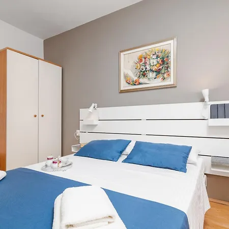 Apartments With A Parking Space Fazana - 18334 Room photo