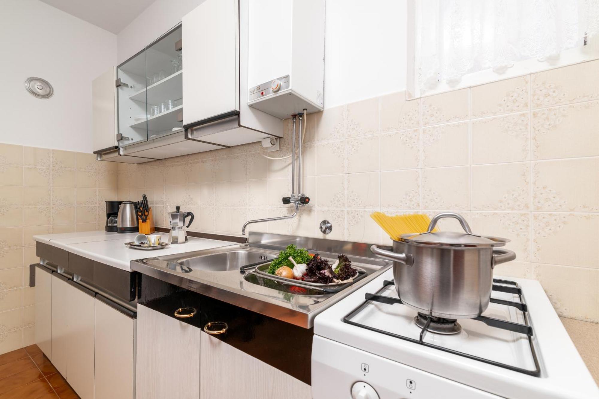 Apartma With A Parking Space - 18334 Fazana